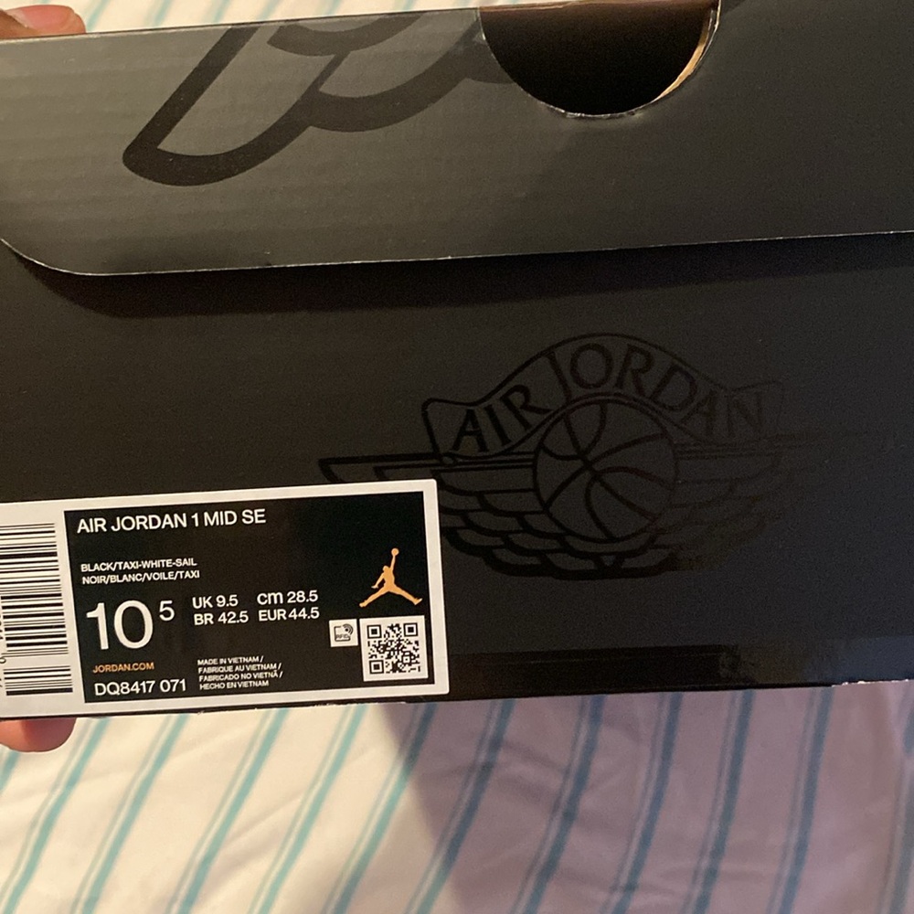 Jordan 1 SE colorway - Picture 7 of 7